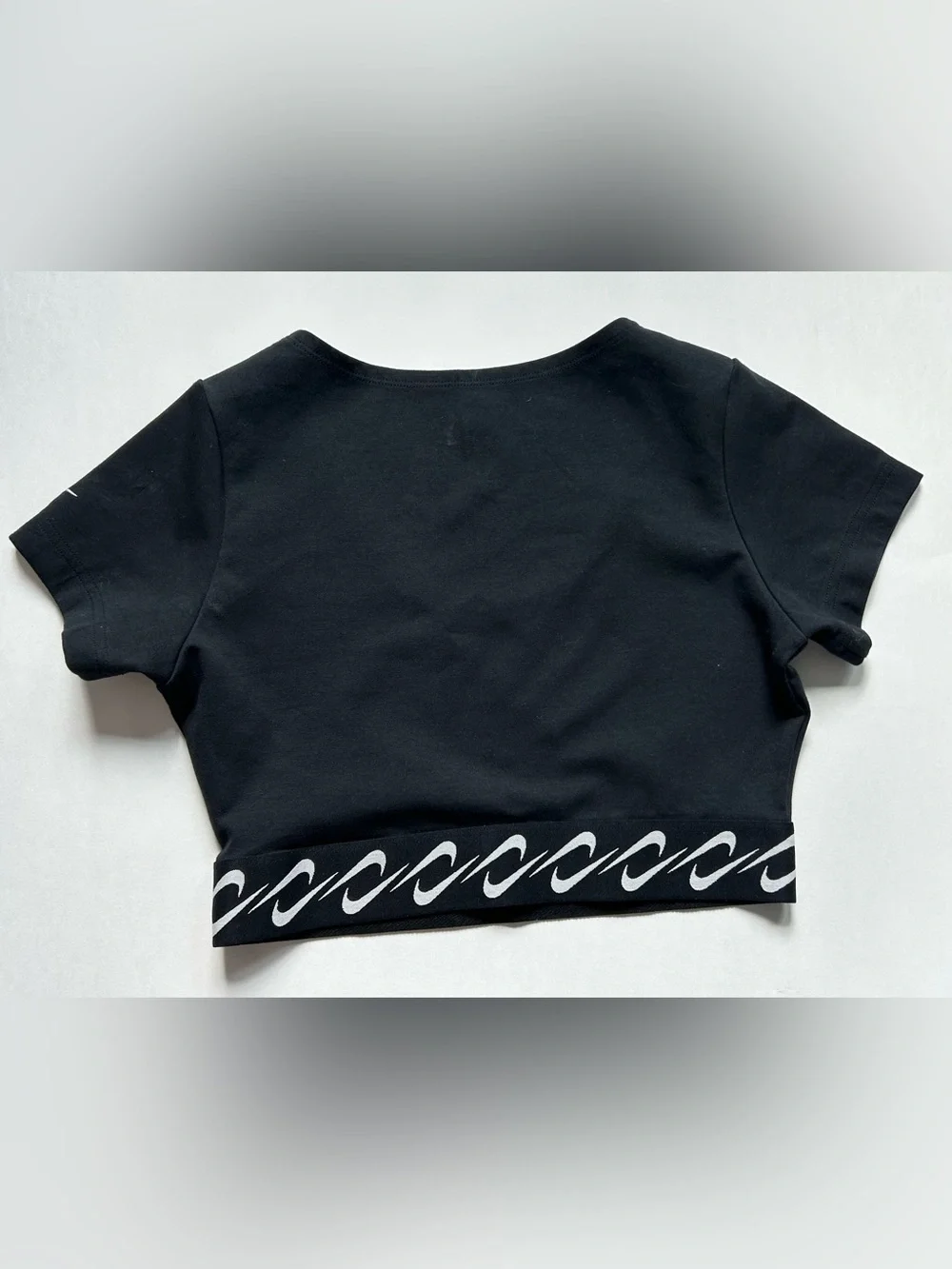 Nike Black Cropped Tee — Sz M — NWOT